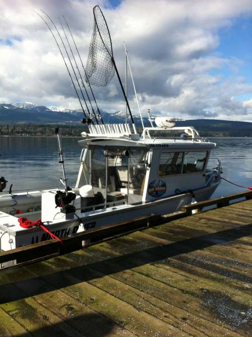 Little Hooker cruising through calm waters